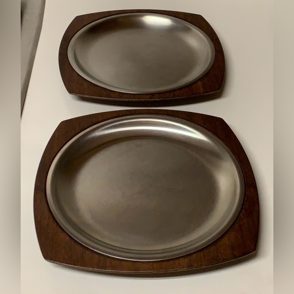 Set of 2 Vintage Mid Century Modern Genuine Walnut Steel Sizzler Plates - Picture 4 of 16